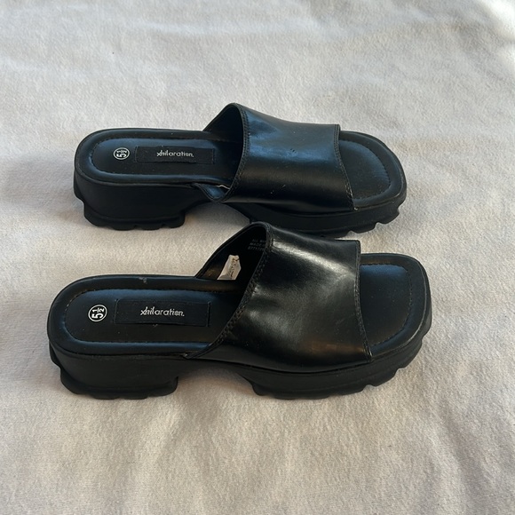 ⭐️ Xhileration black faux leather chunky treaded bottom slide on women size 5.5 - Picture 5 of 14